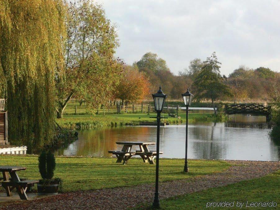 Nassington Queens Head Inn מראה חיצוני תמונה